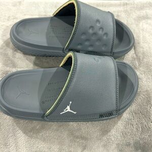 😎🩶JORDAN RUBBER SLIDES🩶😎
